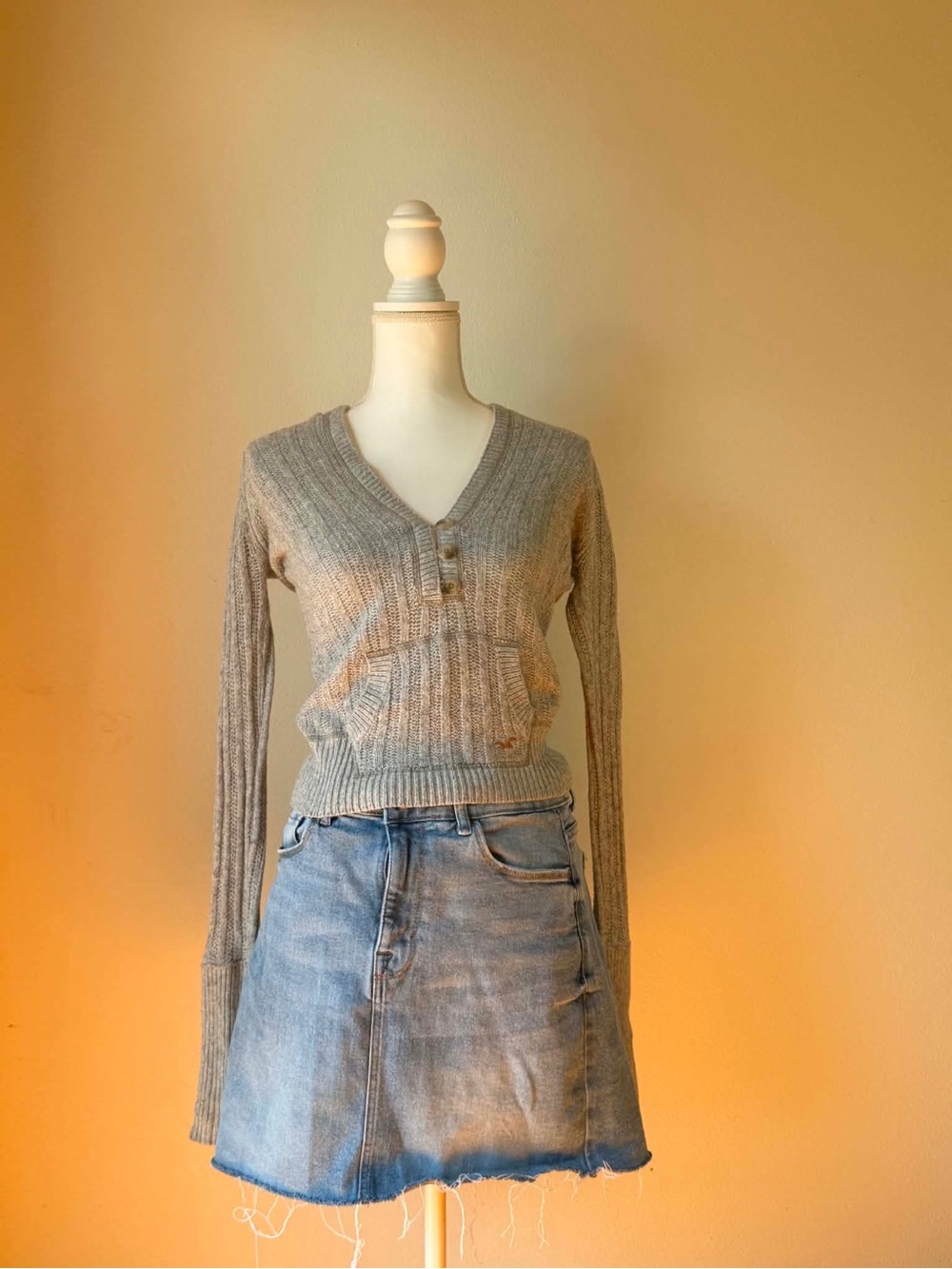 Hollister Light Gray Ribbed V-Neck Button Pullover